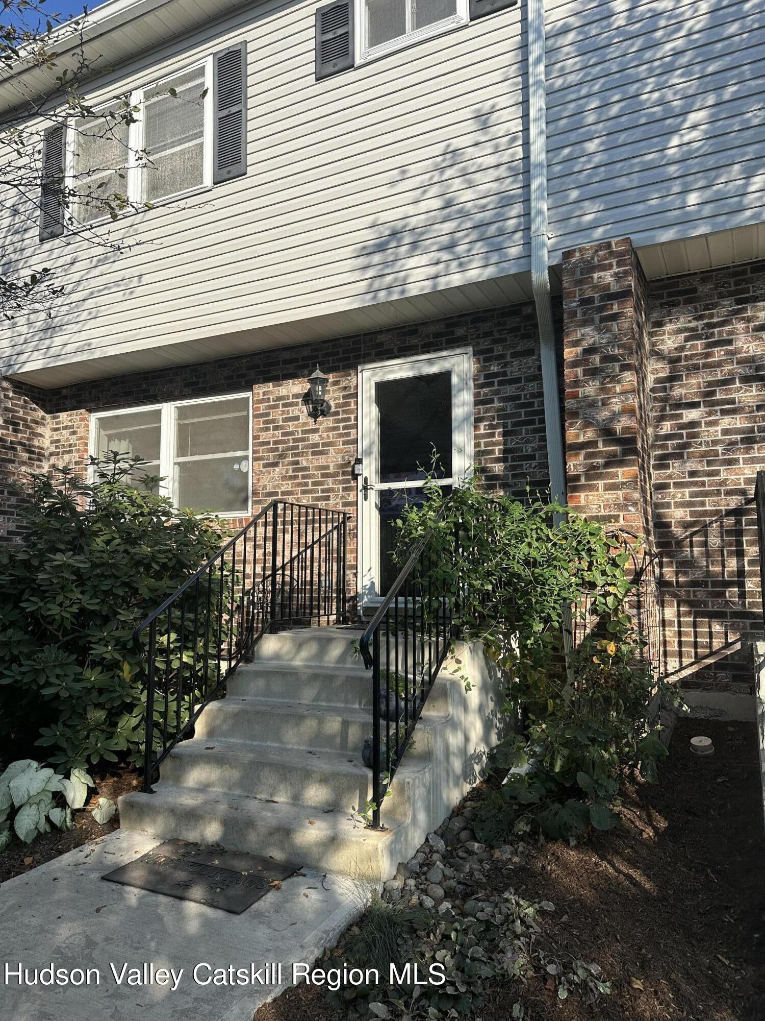 Briarwood Ct, New Paltz, NY 12561