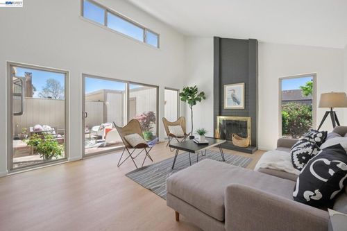 3201 Phoenix Ln, Alameda, CA, 94502-6966 | Card Image