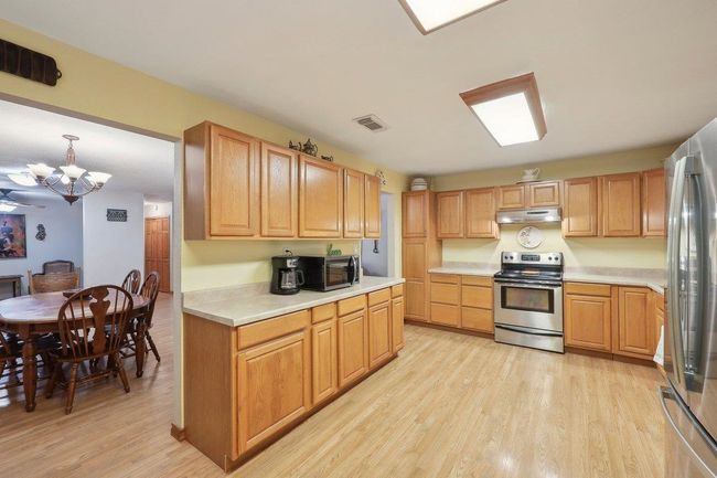 3 - 13872 Shellhammer Rd, House other with 4 bedrooms, 2 bathrooms and null parking in Winnie TX | Image 13