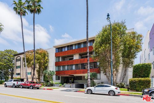 apt-2-262 N Crescent Dr, Beverly Hills, CA, 90210-4832 | Card Image