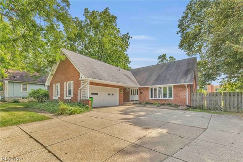 236 E 5th Ave, Berea, OH, 44017-1216 | Card Image