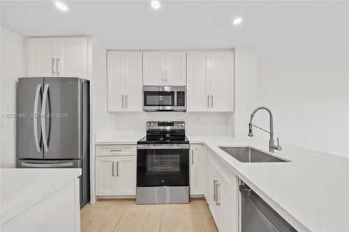 406-7900 Camino Cir, Miami, FL, 33143-6743 | Card Image