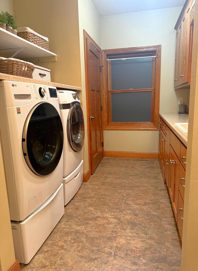 17216 County Road 5 Nw, House other with 5 bedrooms, 4 bathrooms and null parking in New London MN | Image 53