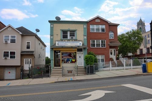 70 Park Ave, Newark, NJ, 07104-1016 | Card Image