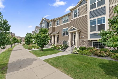 8113 Central Park Way N, Maple Grove, MN, 55369-4586 | Card Image