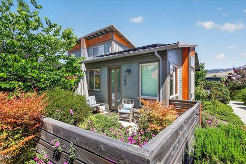 106 Dunn Cir, Ashland, OR, 97520-1066 | Card Image