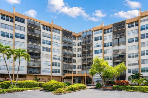 l6-900 Saint Charles Pl, Pembroke Pines, FL, 33026-3244 | Card Image