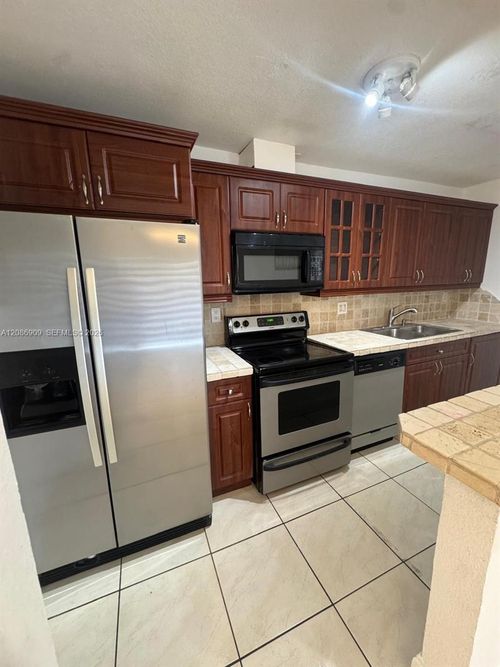 2c-4610 Nw 79th Ave, Doral, FL, 33166-5428 | Card Image
