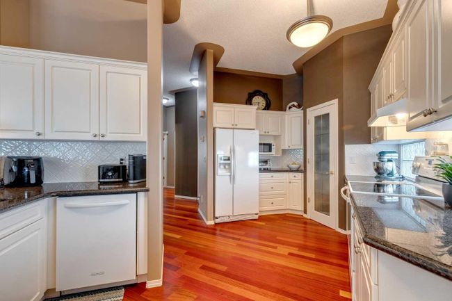 22 Mt Alberta Manor Se, Home with 4 bedrooms, 3 bathrooms and 4 parking in Calgary AB | Image 11