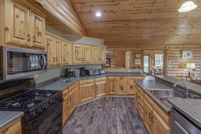 Kitchen | Image 10