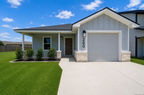 240 W Martindale St, Seguin, TX, 78155-1881 | Card Image