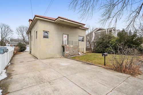 181 Walnut St, Lynbrook, NY, 11563-2053 | Card Image