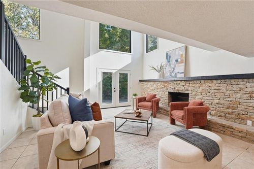 527 Lancelot Dr, Liberty, MO, 64068-1021 | Card Image