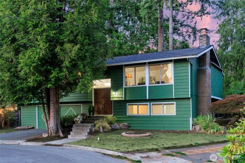 12822 Ne 68th St, Kirkland, WA, 98033-8543 | Card Image