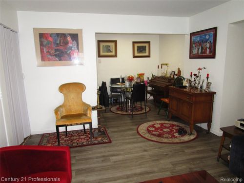 10020 Allen Pointe Dr, Allen Park, MI, 48101-1785 | Card Image