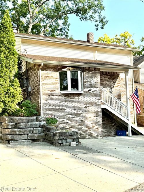 423 Shady Oaks St, Lake Orion, MI, 48362-2569 | Card Image