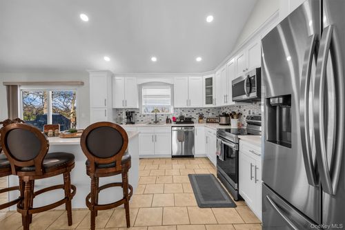 19 Summit Pl, Farmingville, NY, 11738-2030 | Card Image