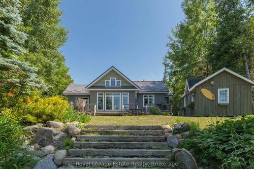 647 Bruce Ave, Sauble Beach, ON, N0H2G0 | Card Image