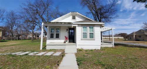 631 E Murray St, Denison, TX, 75021-6467 | Card Image