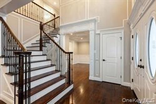 11 Evelyn Ct, Syosset, NY, 11791-6816 | Card Image