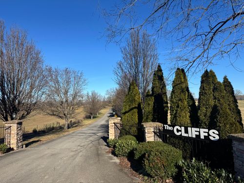 425 Cliffside Dr, Russell Springs, KY, 42642-8006 | Card Image