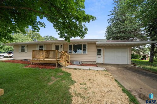 928 E 4th St, Canton, SD, 57013-1917 | Card Image