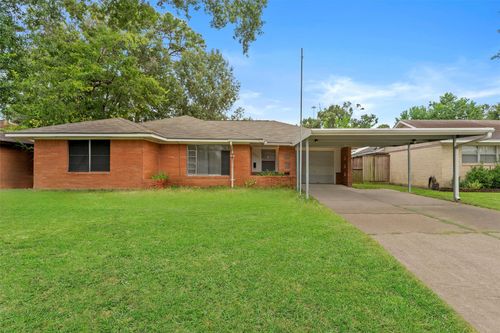 1027 Stonecrest Dr, Houston, TX, 77018-7523 | Card Image
