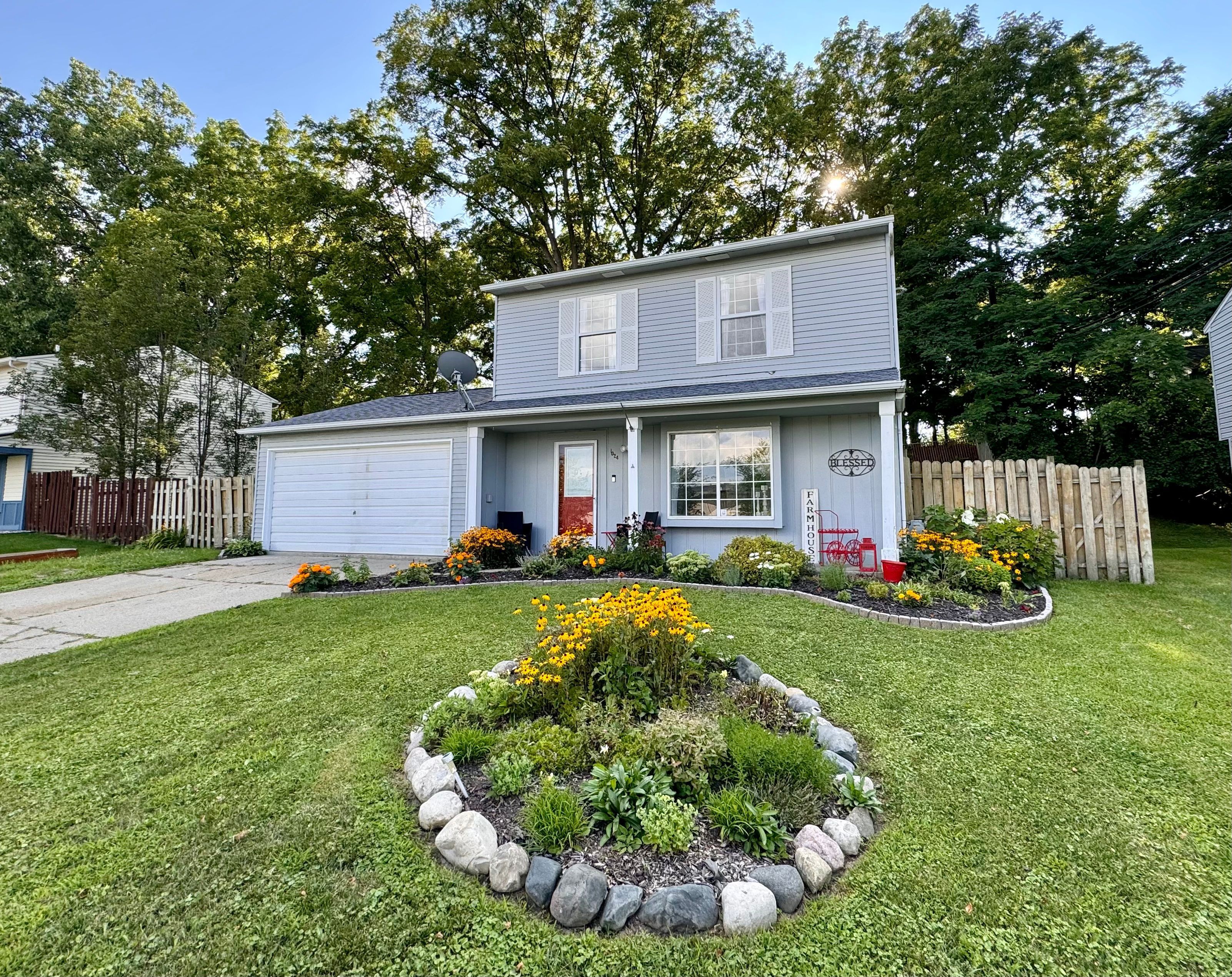 Parkway , Waterford, MI 48328