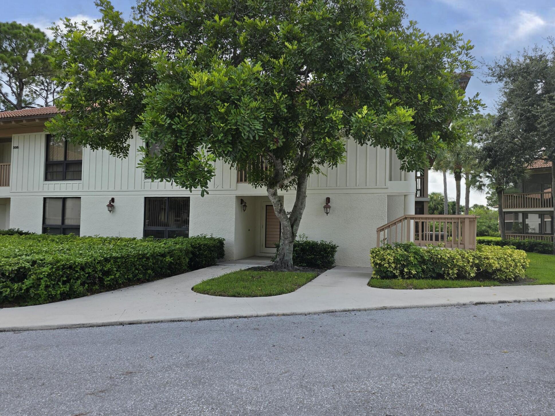 Brackenwood Cir, Palm Beach Gardens, FL 33418