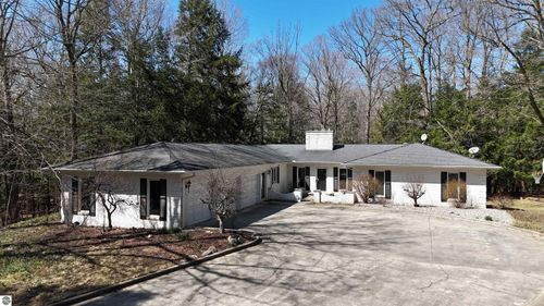 555 E Deerfield Road, Mt. Pleasant, MI, 48858 | Card Image