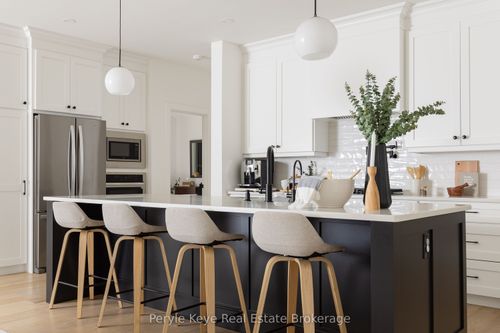 103 Granite Dr, Huntsville, ON, P1H2N5 | Card Image