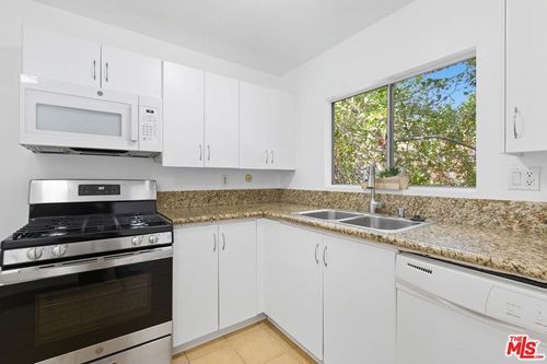apt-253-18350 Hatteras St, Tarzana, CA, 91356-1680 | Card Image
