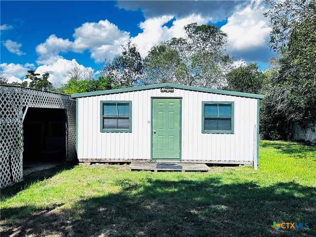 201 Maple St, House other with 3 bedrooms, 1 bathrooms and null parking in Yoakum TX | Image 20