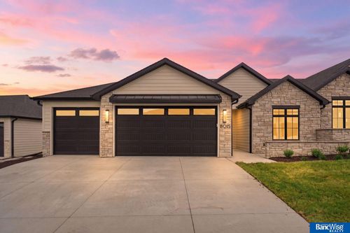 8015 S 43rd St, Lincoln, NE, 68516-5756 | Card Image