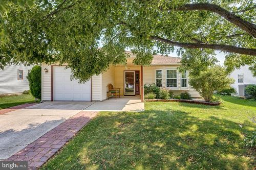 54 Horseshoe Ln N, Columbus, NJ, 08022-1056 | Card Image