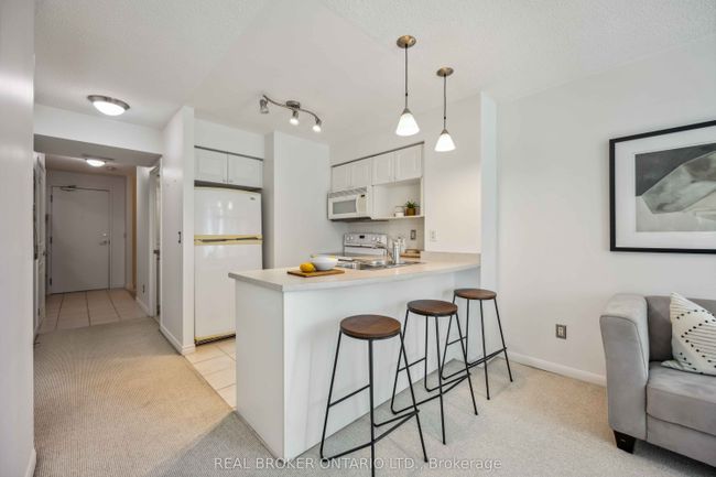 1913 - 18 Yonge St, Condo with 2 bedrooms, 2 bathrooms and null parking in Toronto ON | Image 10