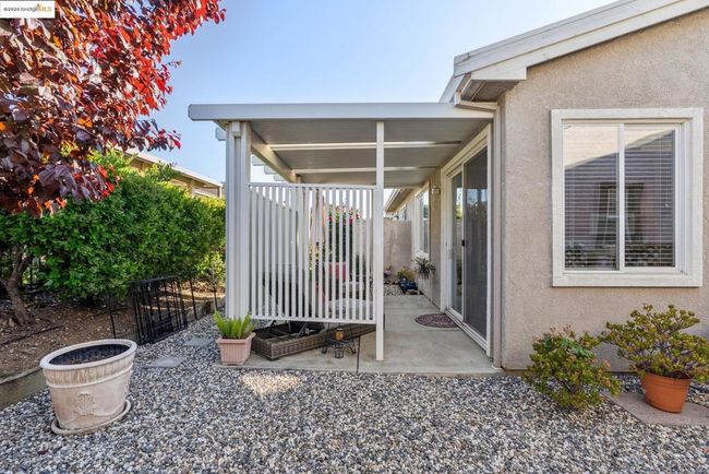 664 Prince Albert Way, Home with 2 bedrooms, 2 bathrooms and 1 parking in Brentwood CA | Image 42
