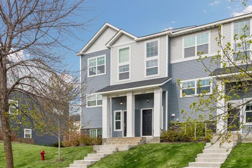 3141 Clover Ridge Dr, Chaska, MN, 55318-4582 | Card Image