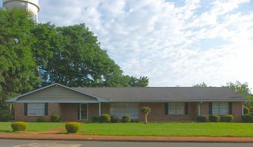 134 E 4th Ave, Buena Vista, GA, 31803-2110 | Card Image