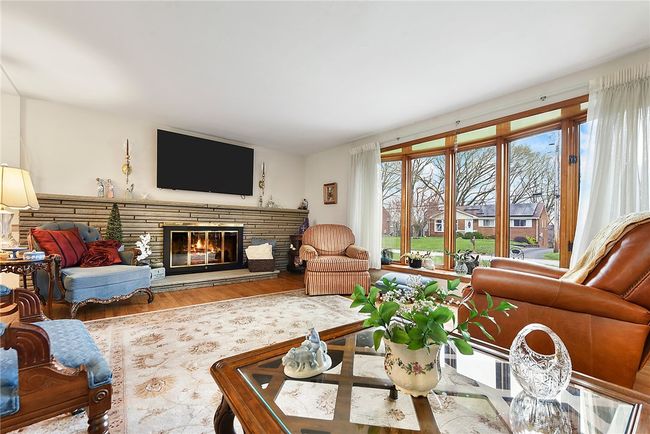 1609 Zeuger St, House other with 3 bedrooms, 3 bathrooms and 2 parking in Glenshaw PA | Image 4