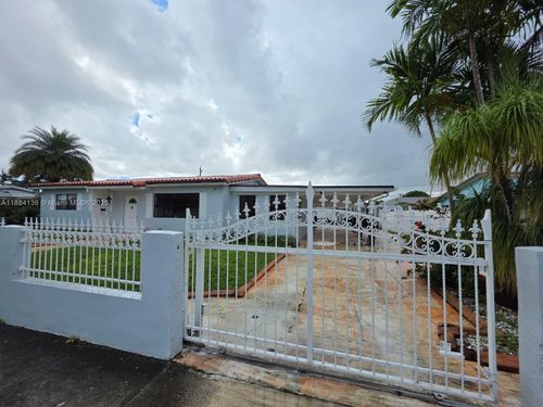 566 W 41st Pl, Hialeah, FL, 33012-3846 | Card Image