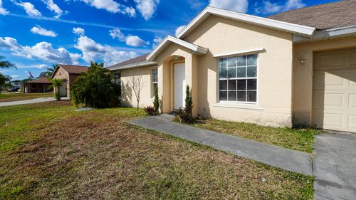 773 Se Atlantus Ave, Port St Lucie, FL, 34983-3943 | Card Image