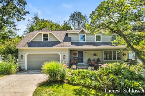 7976 Pine Edge Ct, Alto, MI, 49302-9772 | Card Image