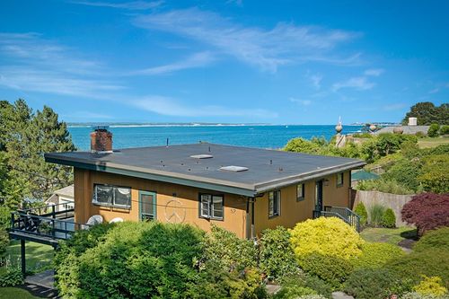 52 Cloutmans Ln, Marblehead, MA, 01945-1545 | Card Image