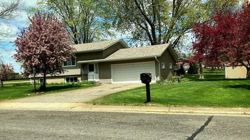 135 Dundee Ln, Waite Park, MN, 56387-1447 | Card Image