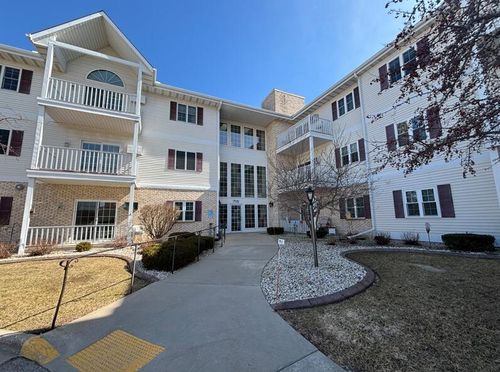 312-715 Canterberry Court, West Bend, WI, 53090 | Card Image