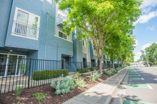 427 Harriet Ln, West Sacramento, CA, 95605-2324 | Card Image