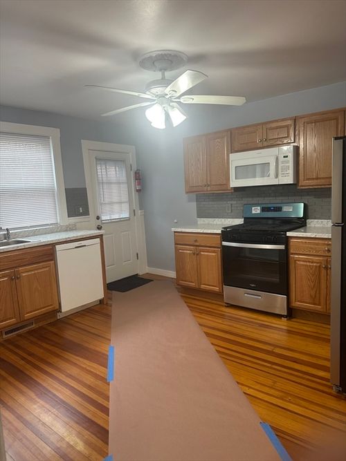 31-31 Forest Ave, Plymouth, MA, 02360-4427 | Card Image