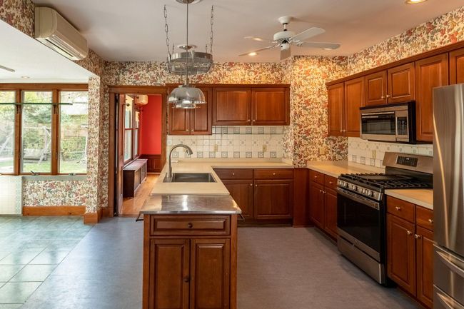 611 High St, House other with 5 bedrooms, 4 bathrooms and null parking in Port Jefferson NY | Image 8