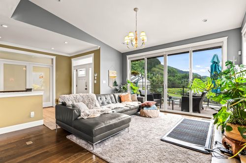 915 Thistle Pl, Britannia Beach, BC, V8B1J2 | Card Image